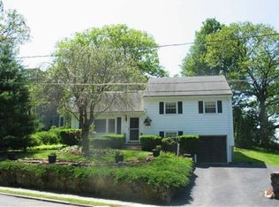 72 Fellsview Rd, Stoneham, MA 02180