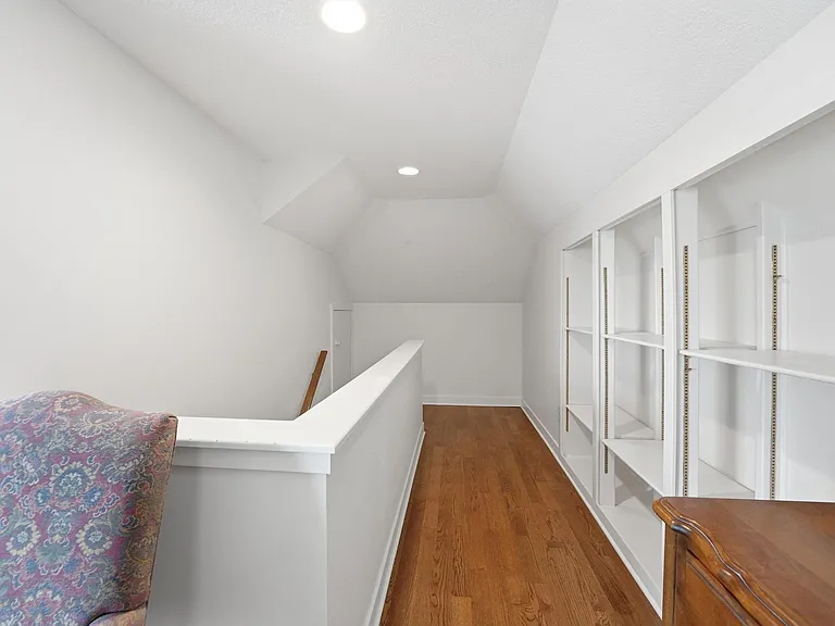 2923 W 50th St — Photo 18