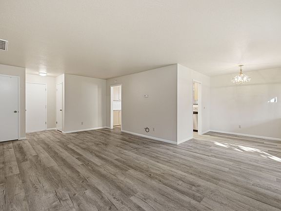 3rd image of 18900 Sara Park Cir