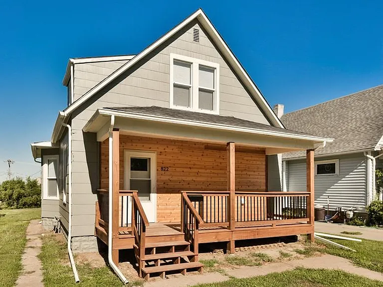 822 S 38th Ave — Photo 2