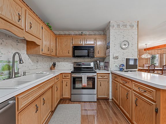 4th image of 17330 Lakebrook Dr