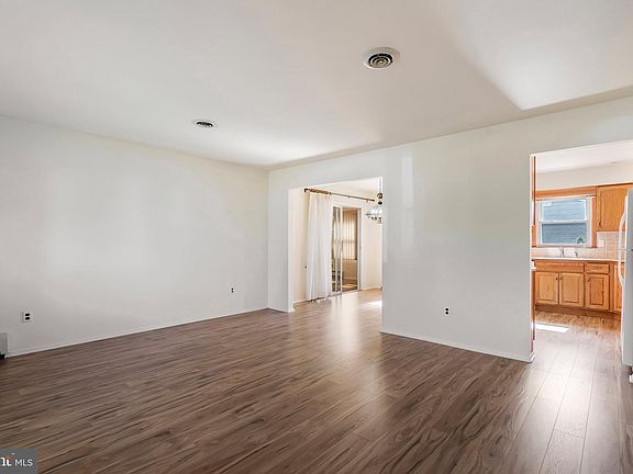 3rd image of 25 Willoughby Ct