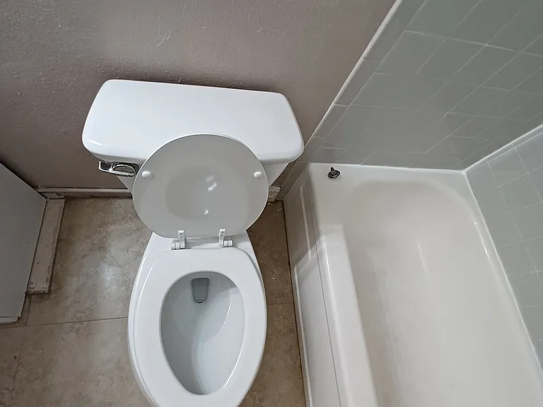 1830 Maravilla Ave #212 — Photo 4