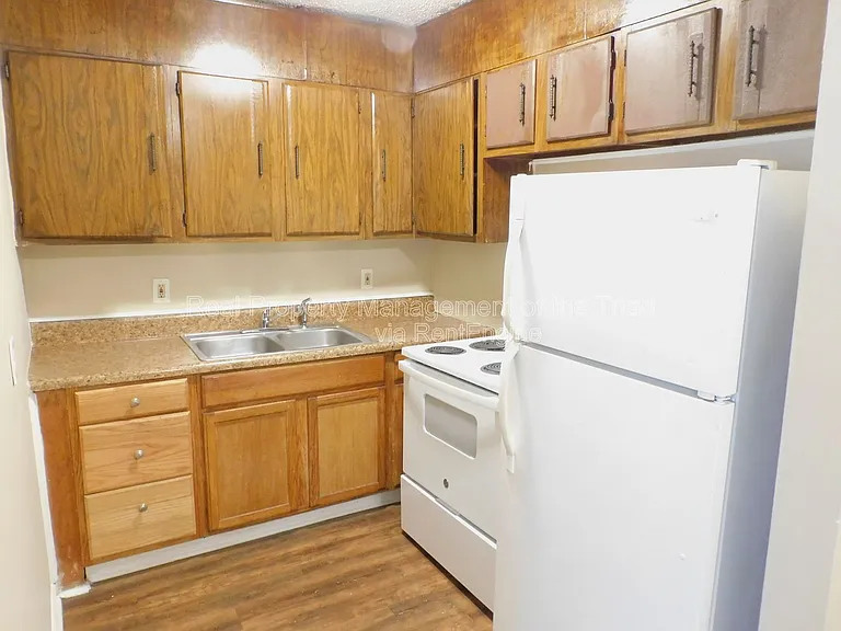 1003 Martin Luther King Jr Dr #B — Photo 4