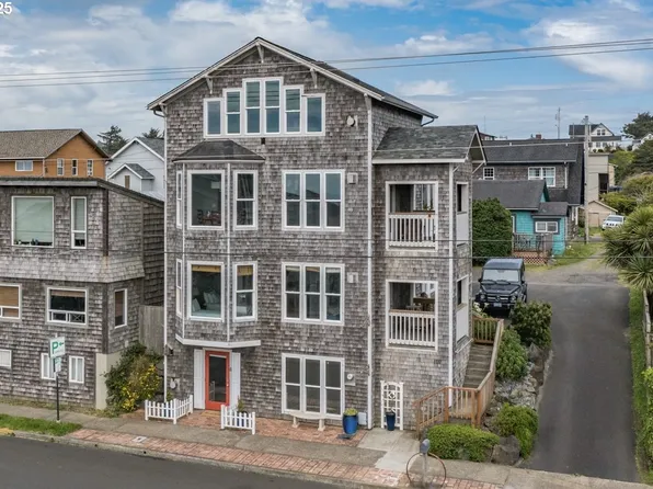 107 SW Coast St, Newport, OR 97365