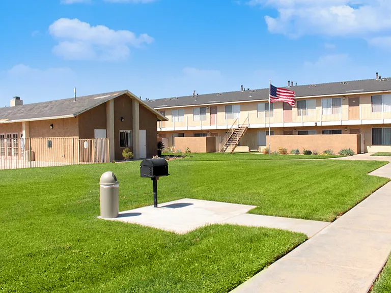 Hesperia Regency Apartments — Photo 12