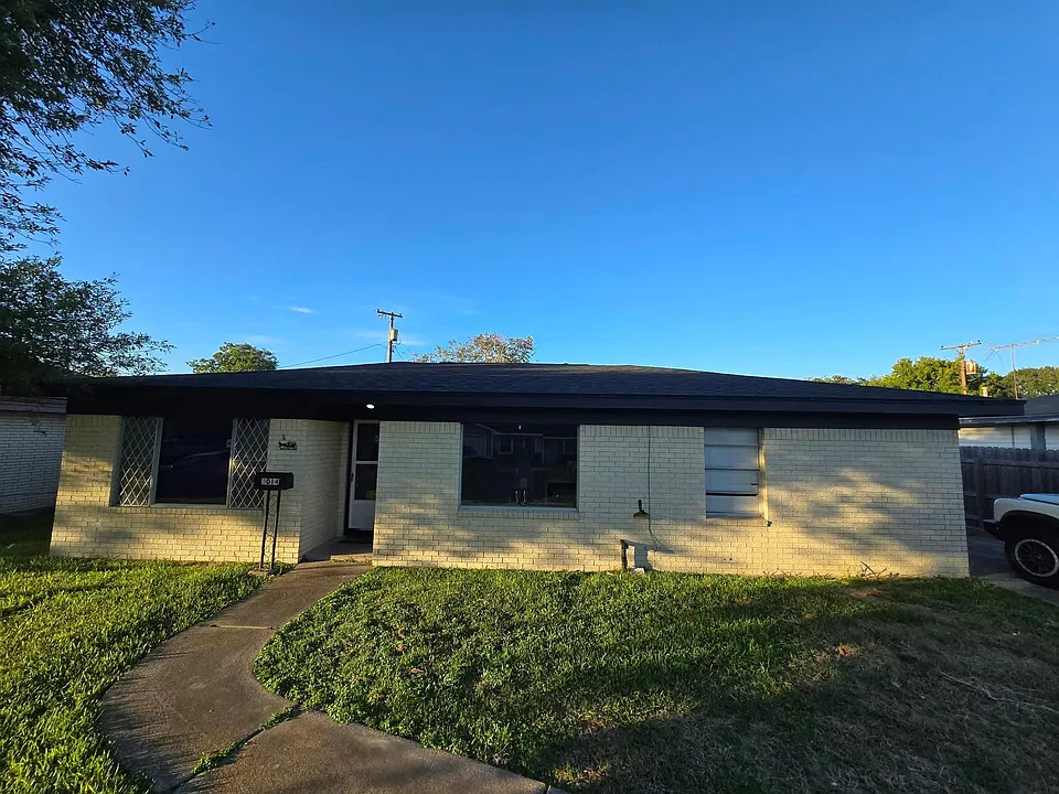 3014 Danforth Dr