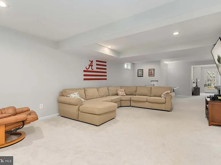 6805 Rathbone Pl — Photo 10