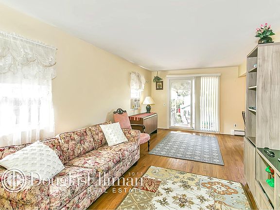 3rd image of 33 Harmony Ln