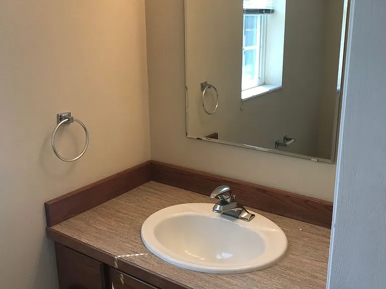 1306 W Babcock St #D — Photo 31