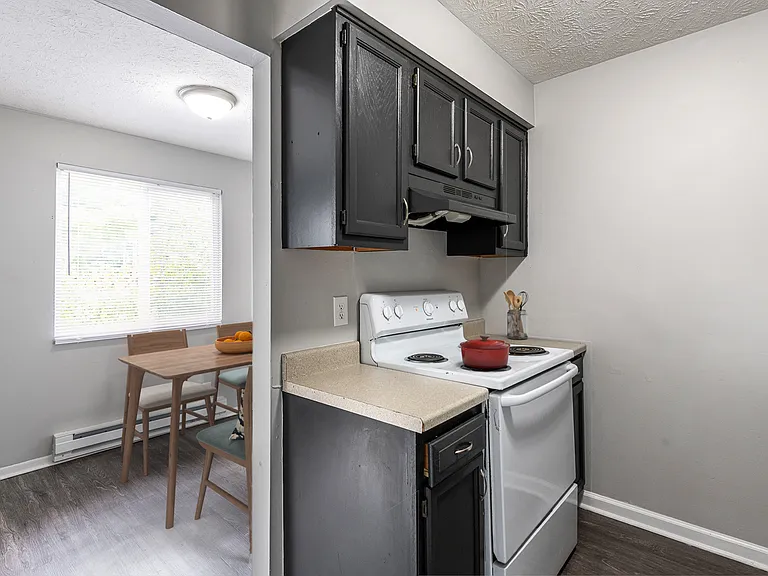 Avalon Apartments — Photo 12