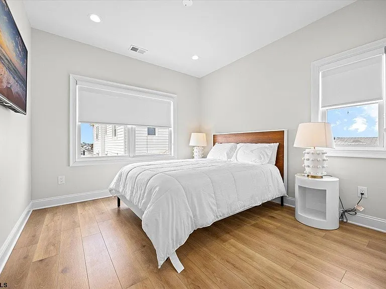 208 N Surrey Ave — Photo 19