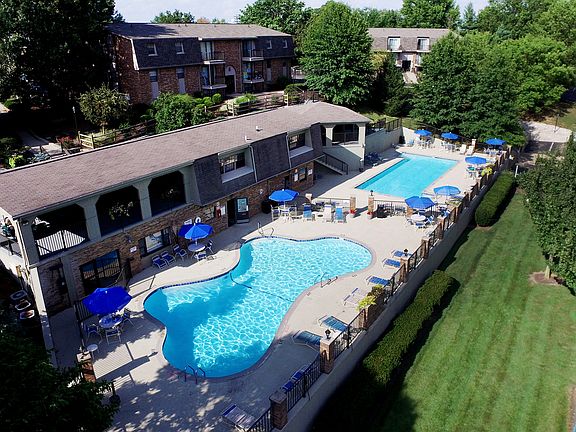 Gettysburg Square Apartments pool
