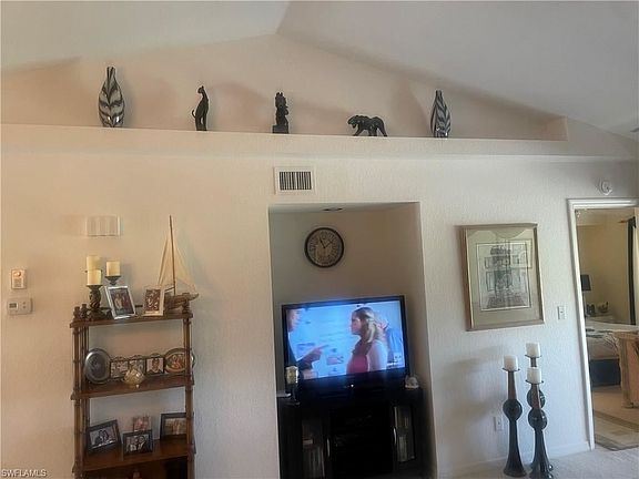 5th image of 4111 Lorene Dr Unit 302