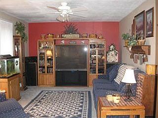 5th image of 644 Wisconsin Dr