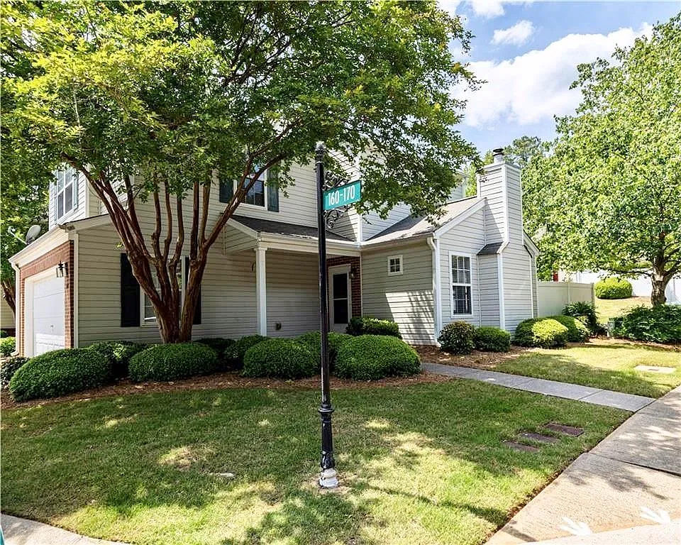 3 bed, 2.5 bath, 1232 sqft, $2,200 — Photo 2
