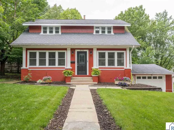 520 3rd St S, Waterville, MN 56096