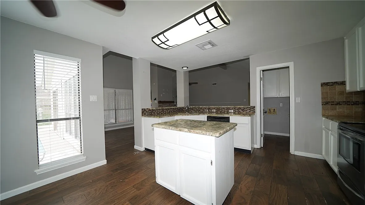 3 bed, 1708 sqft, $2,150 — Photo 3