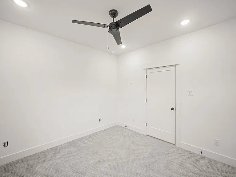 2811 Anita St — Photo 17
