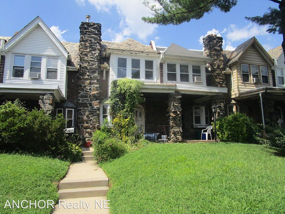 1st image of 619 E Woodlawn St
