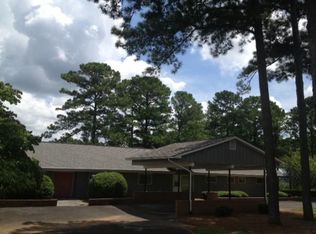 106 Hillcrest Dr, Calhoun, GA 30701