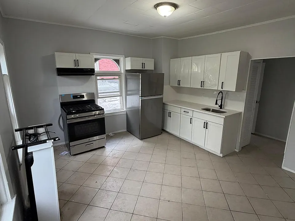 460 Elm St #3
