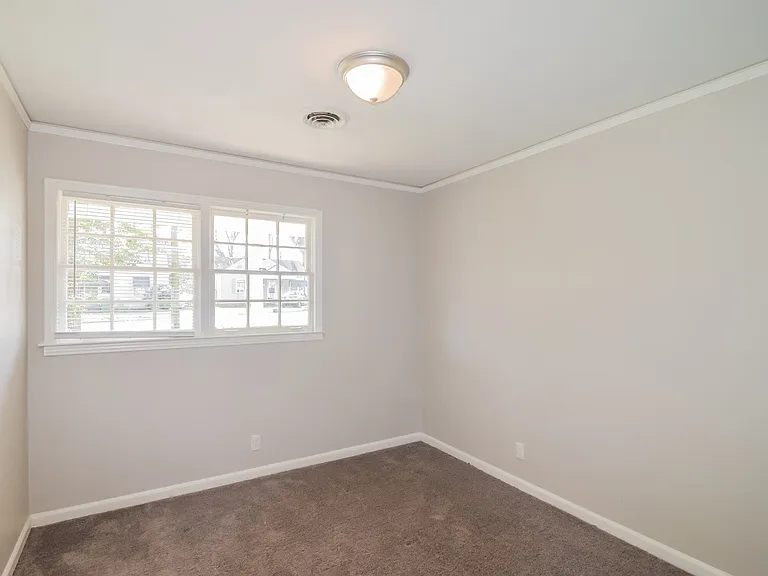 687889_026_bedroom_13575731.jpg