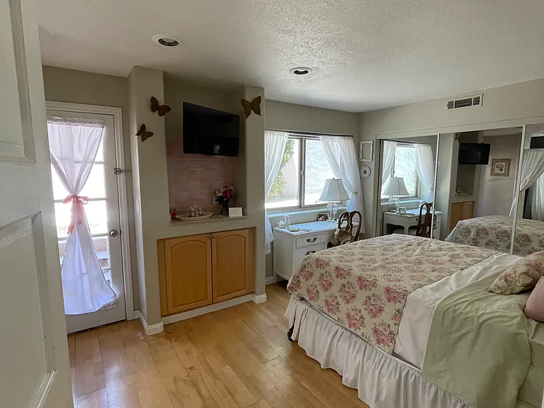 1854 Hornblend St — Photo 14