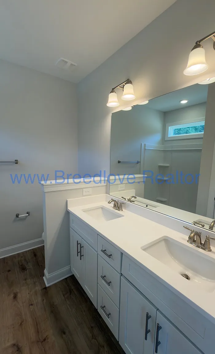 3 bed, 2.0 bath, 1370 sqft, $2,100 — Photo 3