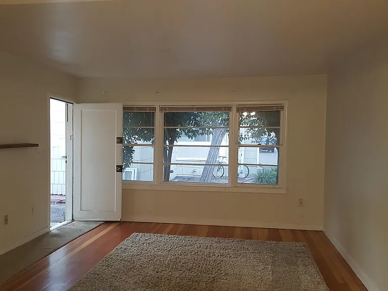 627 Rose Ave #4 — Photo 8