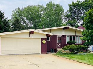 1062 12th Ave W, Dickinson, ND 58601