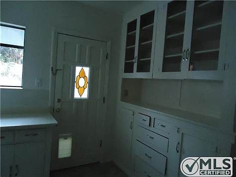 4th image of 905 Pomona Ave