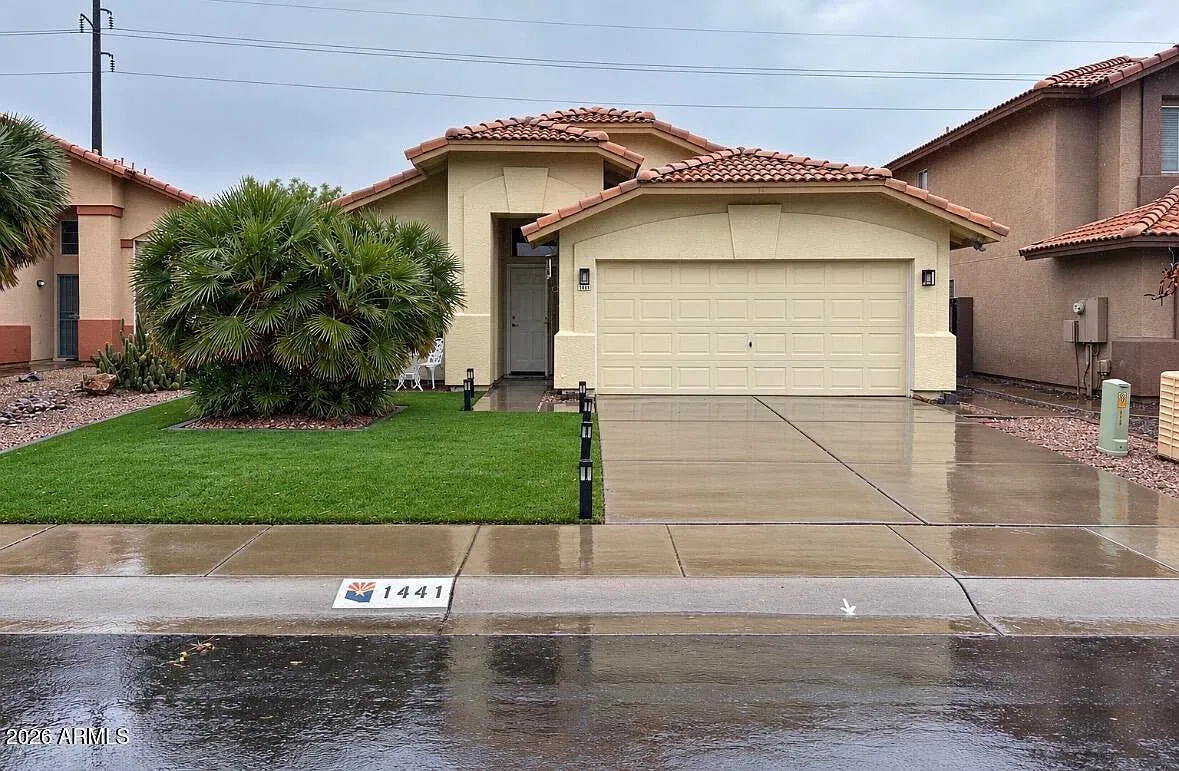 3 bed, $2,200 — Photo 1