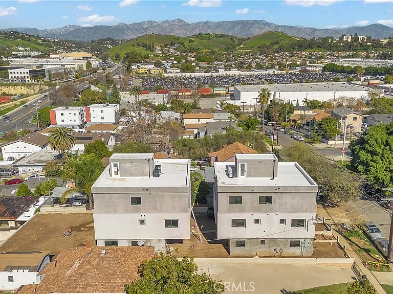 1571 Ricardo #2 — Photo 32