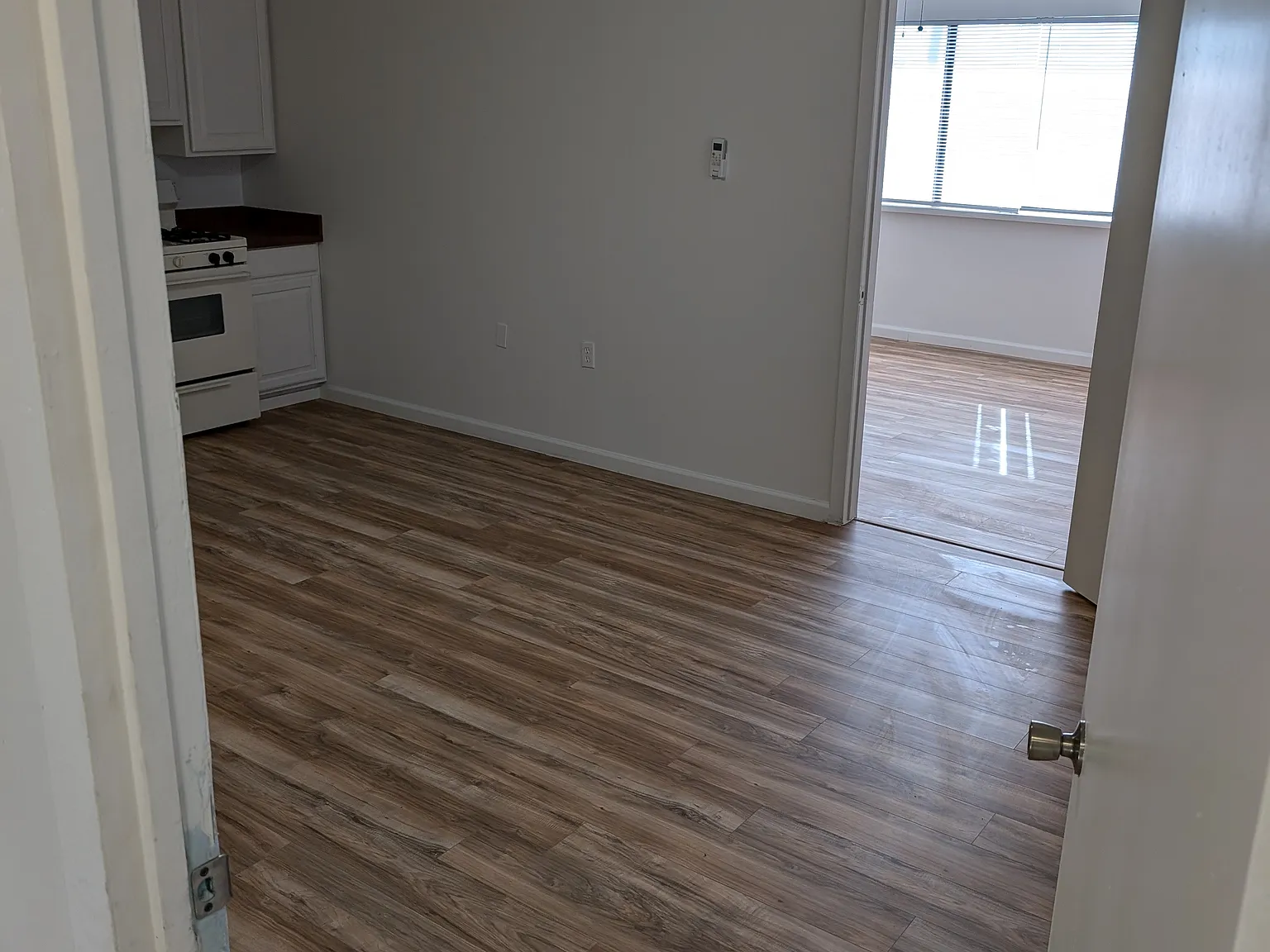 1 bed, 900 sqft, $1,100 — Photo 4