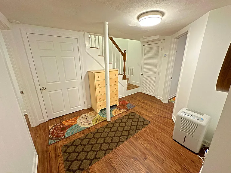 130 W 8th St #1 — Photo 37