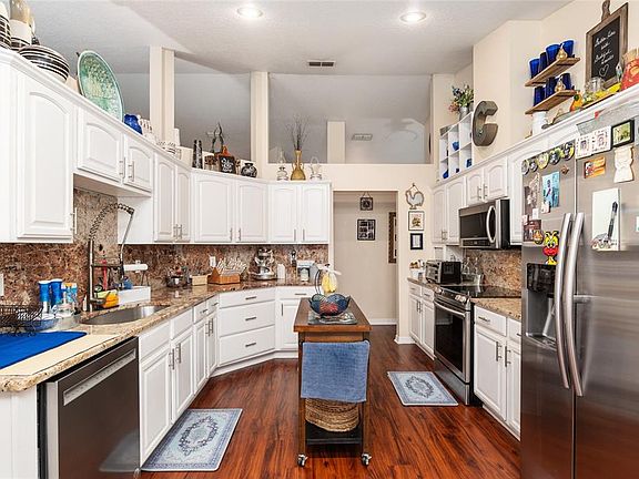 2nd image of 275 SE 34th Pl