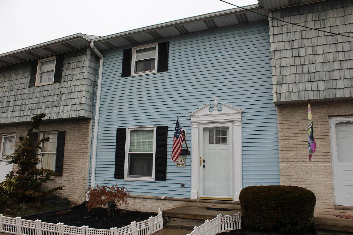 531 W Main St photo 1