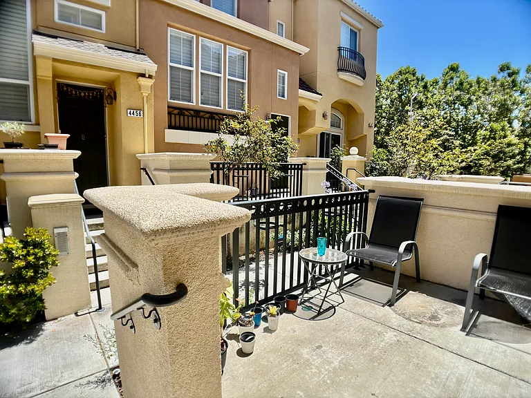 4466 Laird Cir — Photo 4