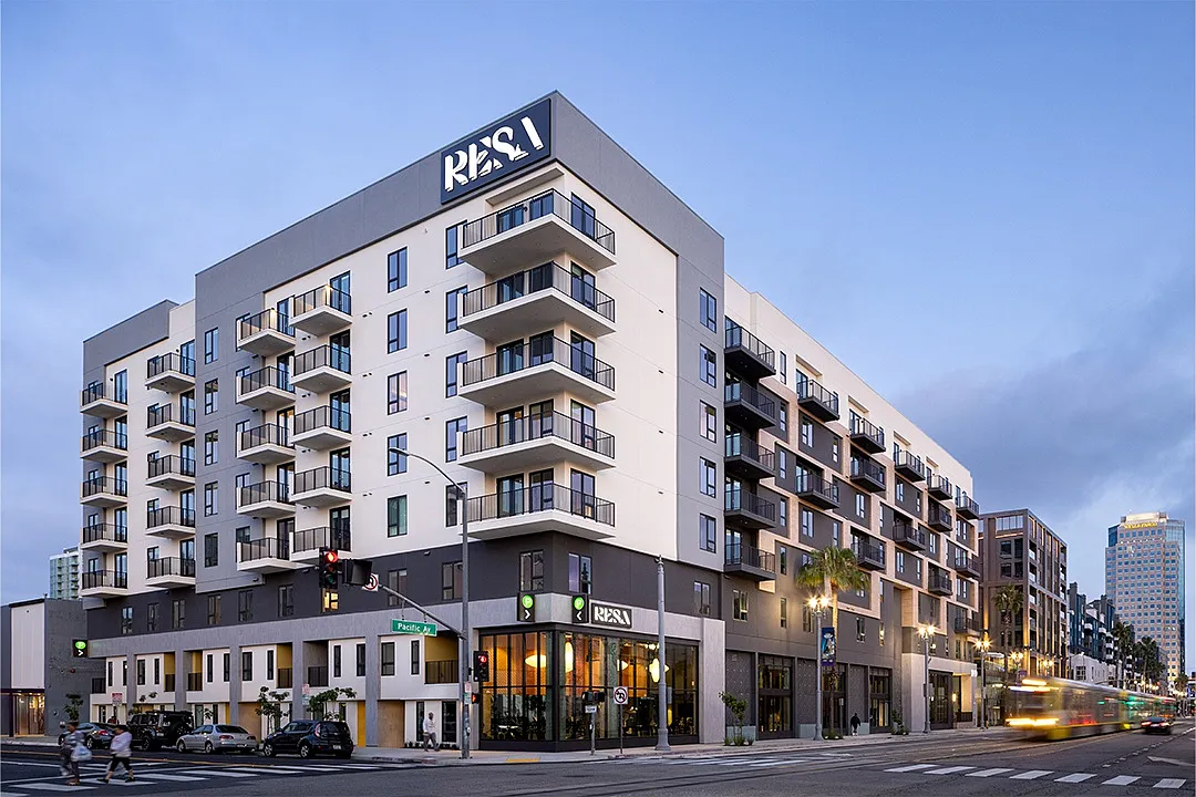 Resa Long Beach — Photo 2