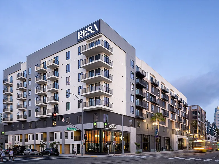 Resa Long Beach — Photo 1
