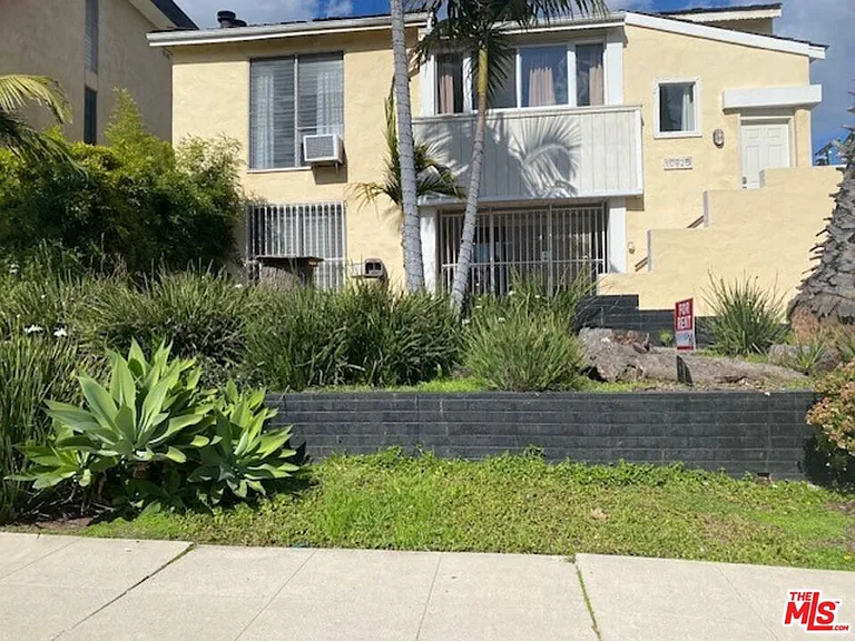 10623 Kinnard Ave — Photo 2