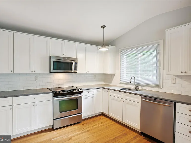 8206 Stone Trail Dr — Photo 7
