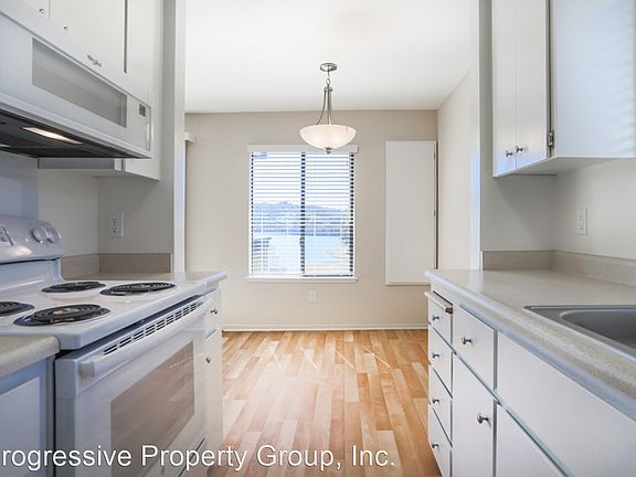 2nd image of 111 Seminary Dr #127