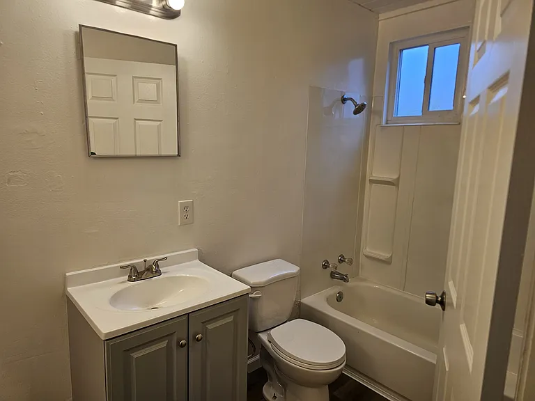 2028 La Jolla Dr — Photo 2