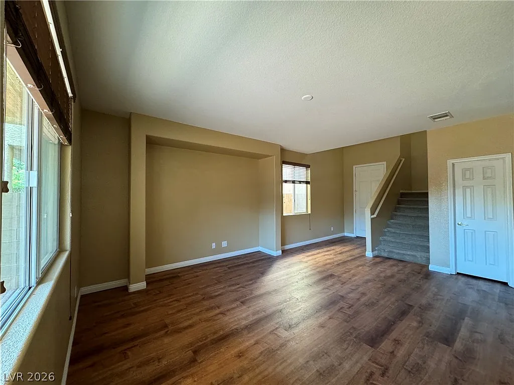 4 bed, 2.5 bath, 2036 sqft, $1,995 — Photo 4