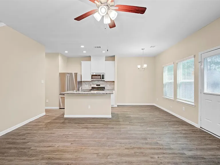 3614 Vista Pointe Dr — Photo 2