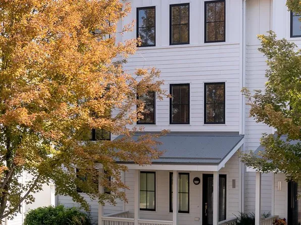 1131 S 8th St, Omaha, NE 68108