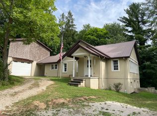 1821 Johns Creek Rd, Milton, WV 25541