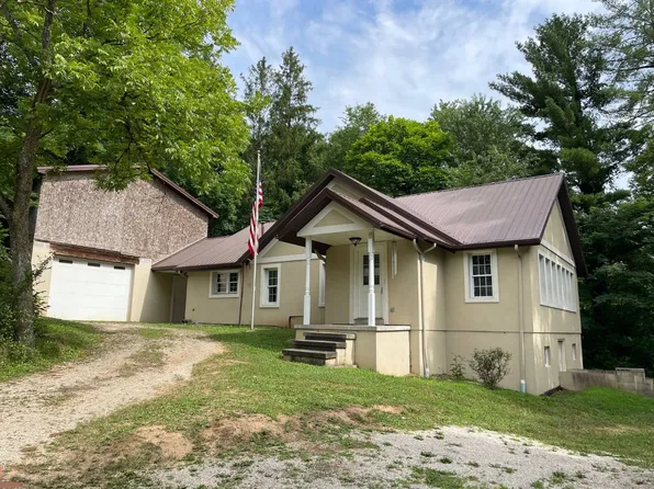 1821 Johns Creek Rd, Milton, WV 25541